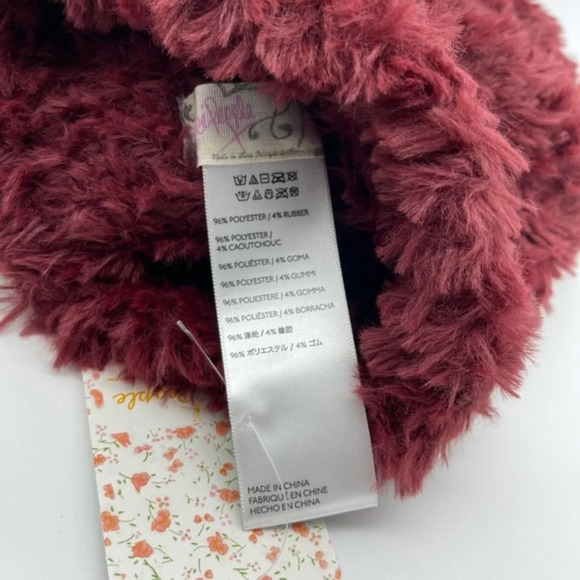 Free People - Head in the Clouds Fuzzy Beanie, Berry, NWT - Picture 6 of 6